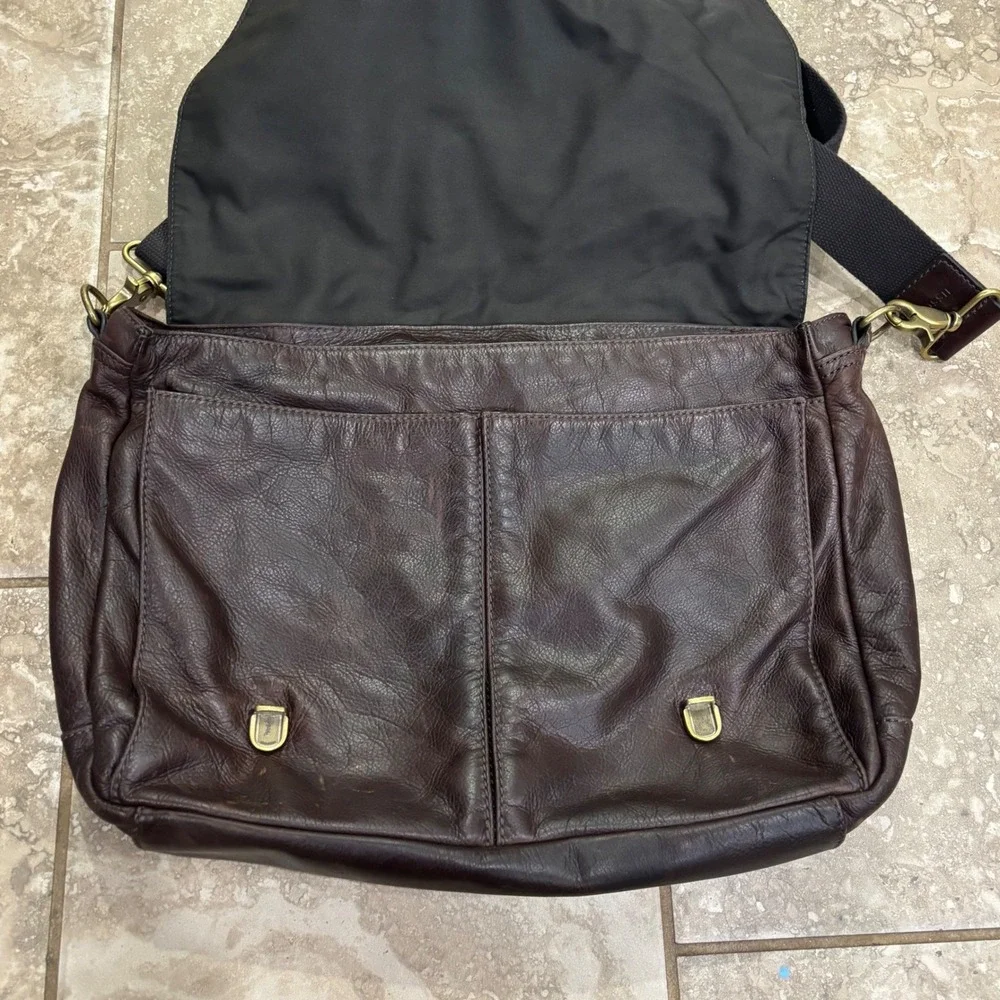 Fossil Defender Messenger Bag Dark Brown Leather Crossbody MBG9037